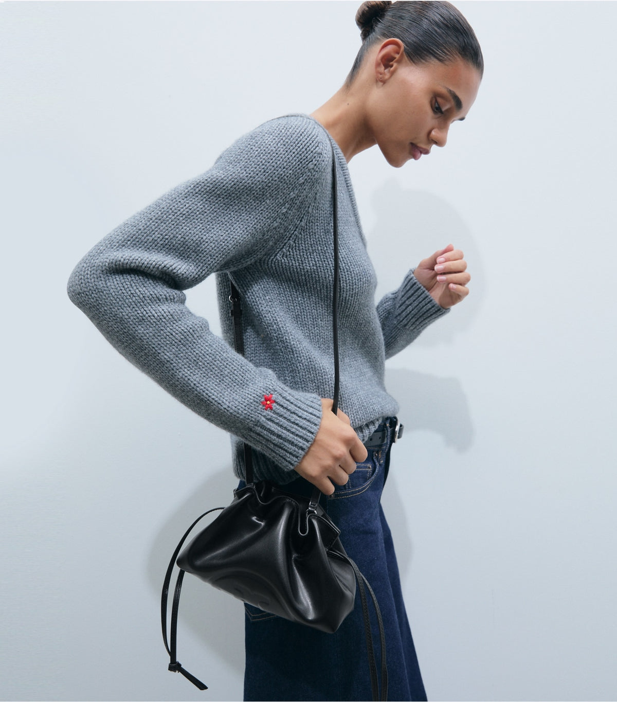 Ella Recycled Drawstring Pouch - Black | Tory Burch Signature