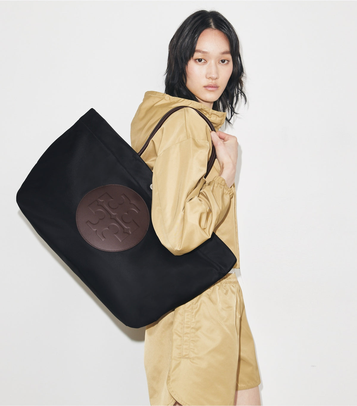 Ella Twist Reversible Tote - Black | Tory Burch Great Value